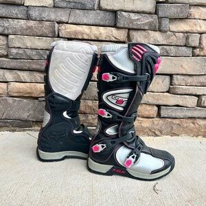 Fox Comp Black and Pink Motorcycle Boots. Dirt Bike Boots